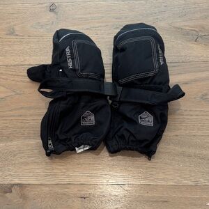 Hestra Black Insulated Mittens size 4 kids ski gloves